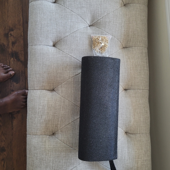 New black clutch with wrist band and chain - Picture 3 of 3